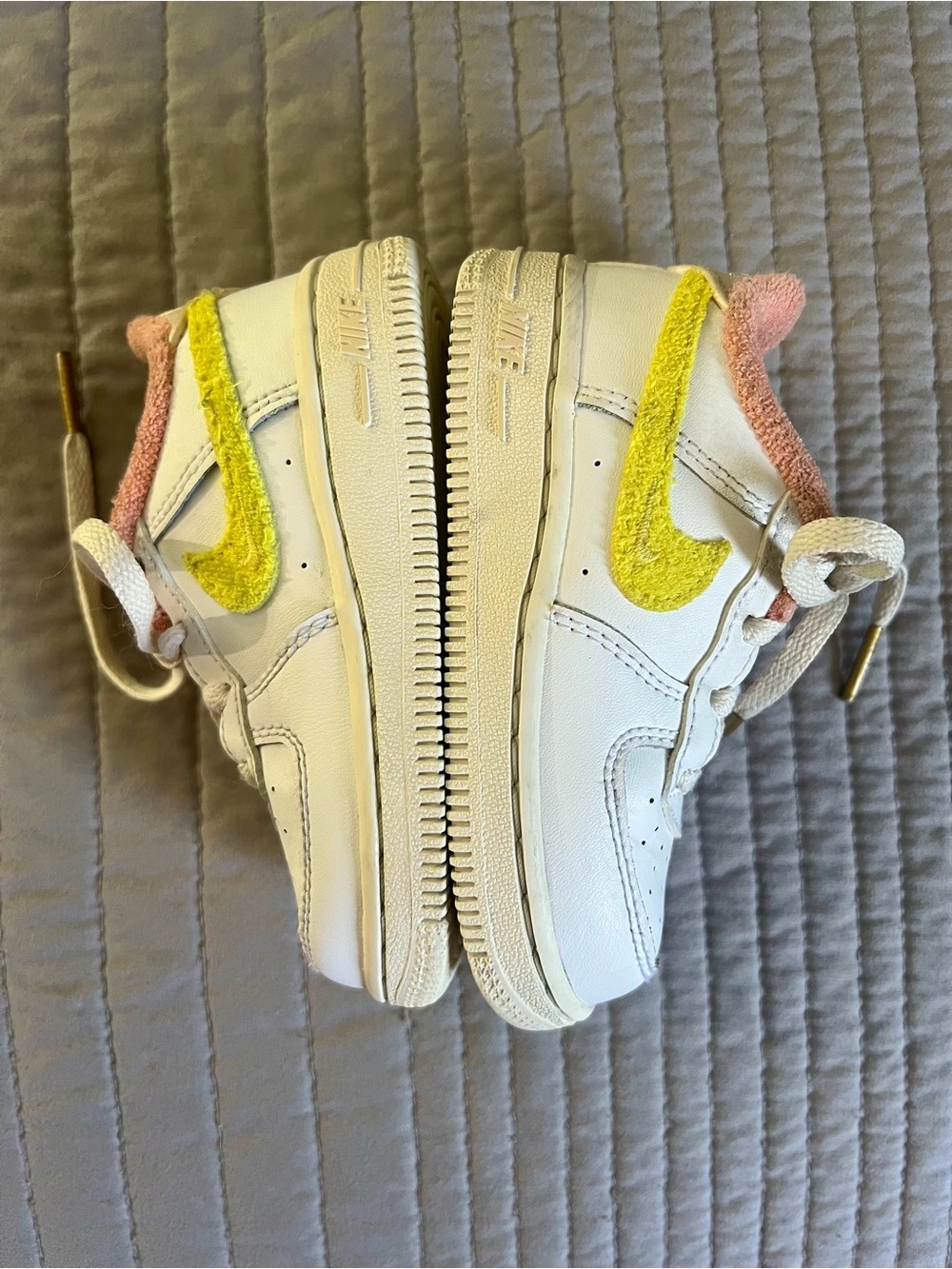 Nike Force 1 LV8 ‘White Yellow Strike’ | DV2200-100